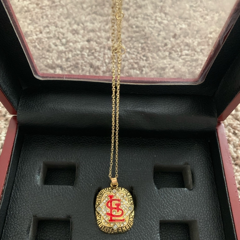 Saint Louis Pendant - Picture 2 of 2